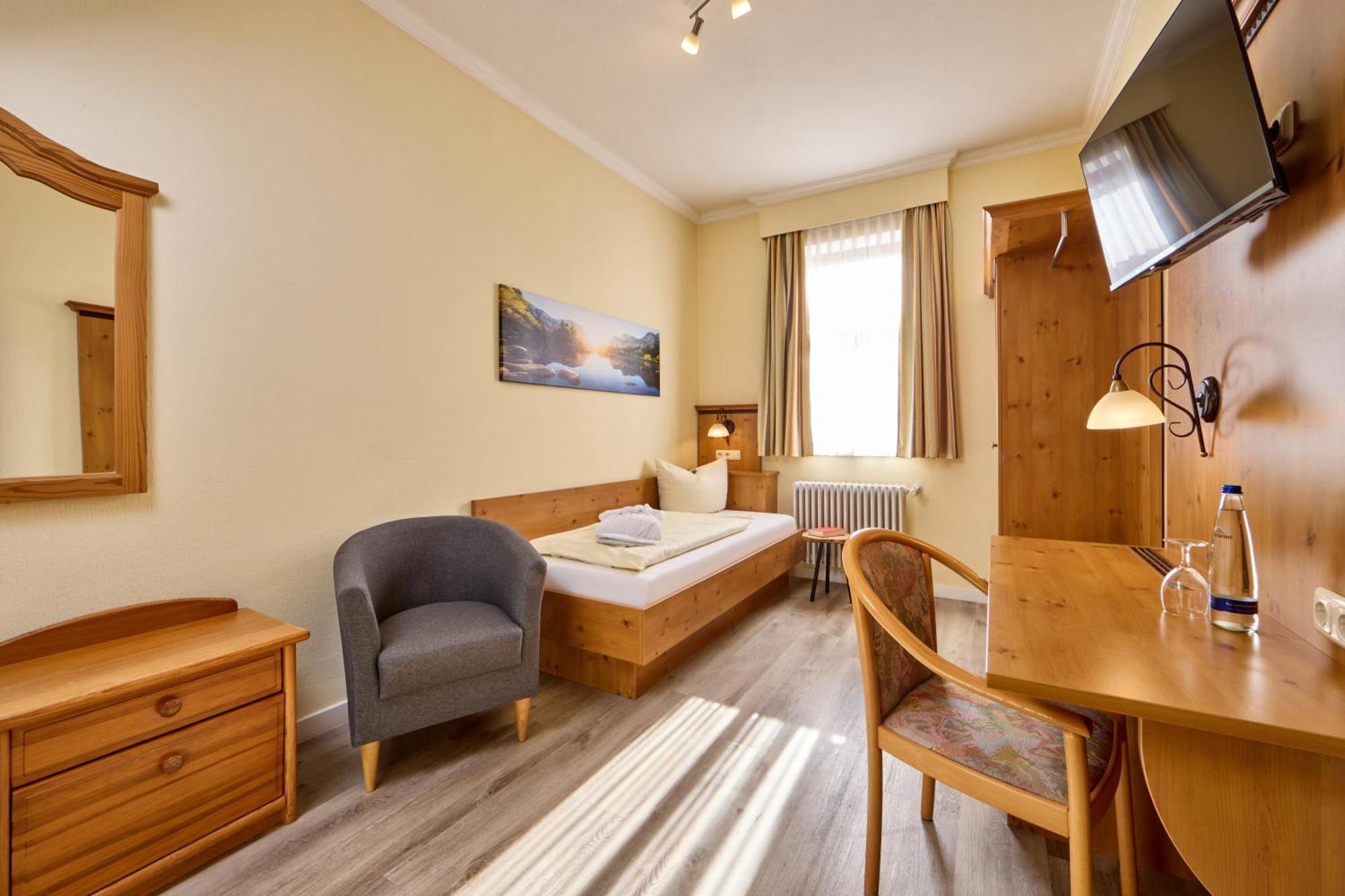 Hotel Vier Jahreszeiten Garmisch-Partenkirchen Exterior foto